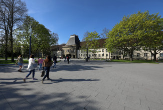 Blick auf den Eingang zum Mainzer Gutenberg-Campus (Foto: Alexander Sell)