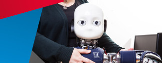 Ein humanoider Roboter schaut in die Kamera. Bild: Sandra Junker