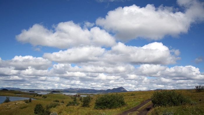 Kumulus-Wolken in Island