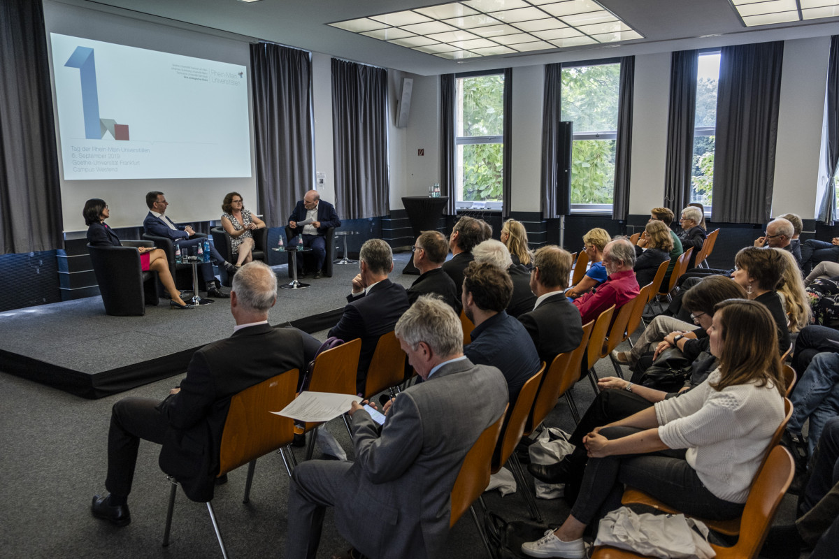 Vice-President Professor Mira Mezini (TUD, left), Professor Alexander Mehler (Goethe University, second from left) and Professor Iryna Gurevych (TUD, second from right) take part in the panel discussion on ‘Digital Humanities’. Photo: Benjamin André