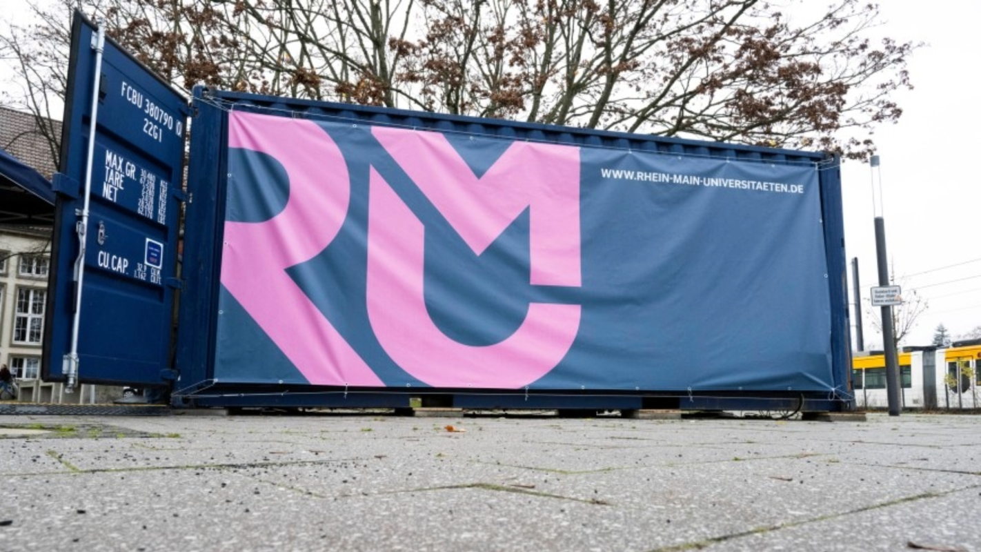 RMU-Container auf dem Vorplatz der JGU Mainz