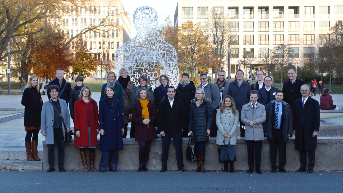 Alle Teilnehmenden treffen auf dem Campus zusammen