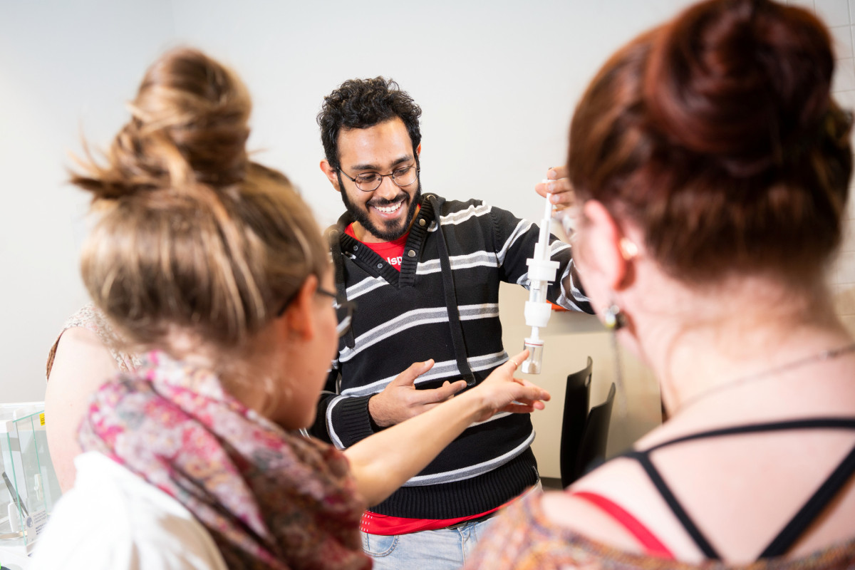 Young scientists in the lab