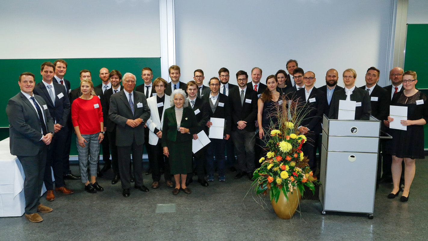 Die diesjährigen Preisträgerinnen und Preisträger der Giersch-Excellence-Grants und Giersch-Excellence-Awards.