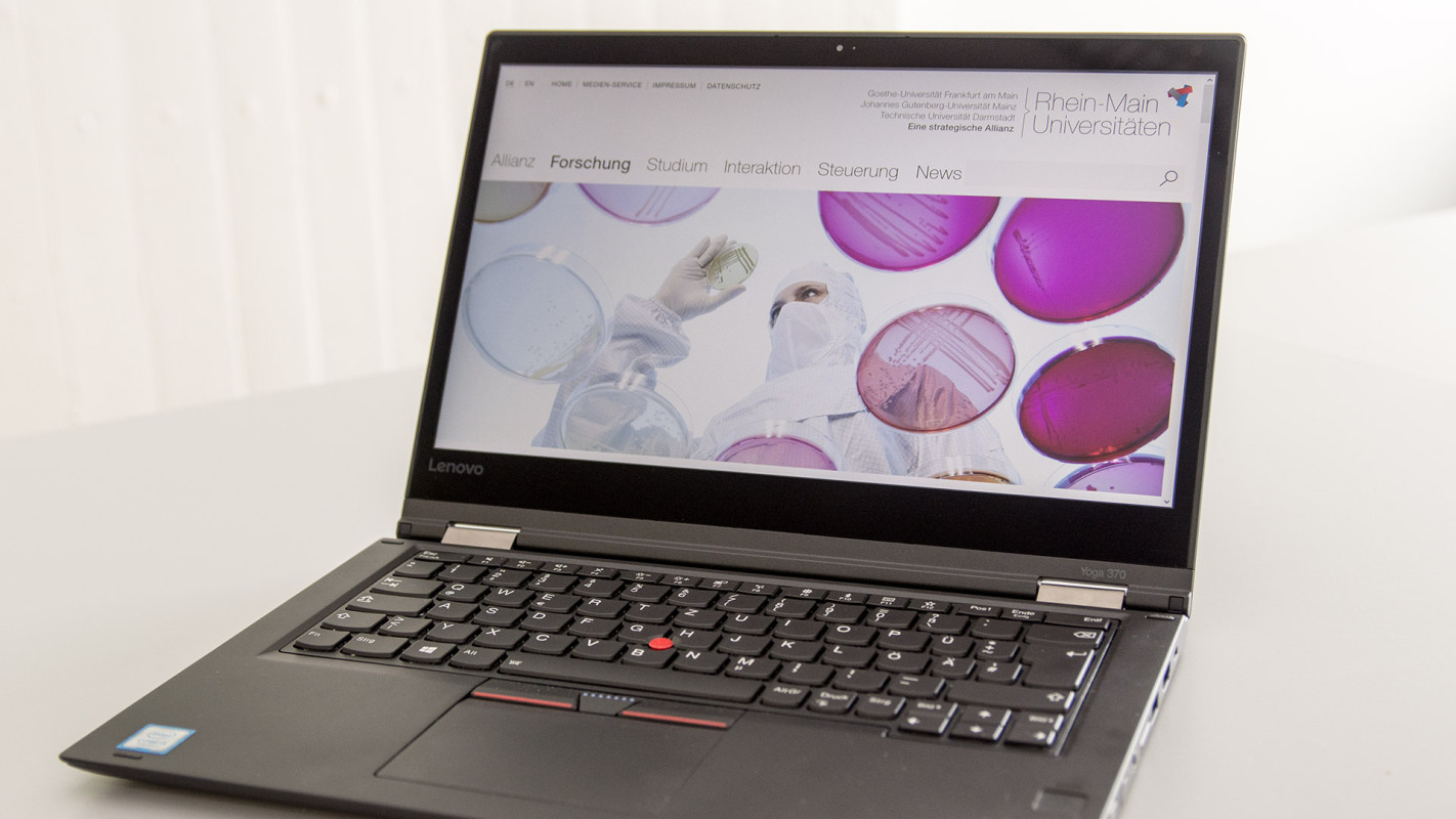 Laptop mit Screenshot des RMU-Webauftrittes. Bild: Patrick Bal